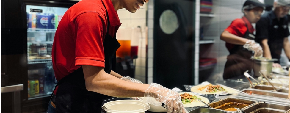 horeca polo medewerken aan het werk